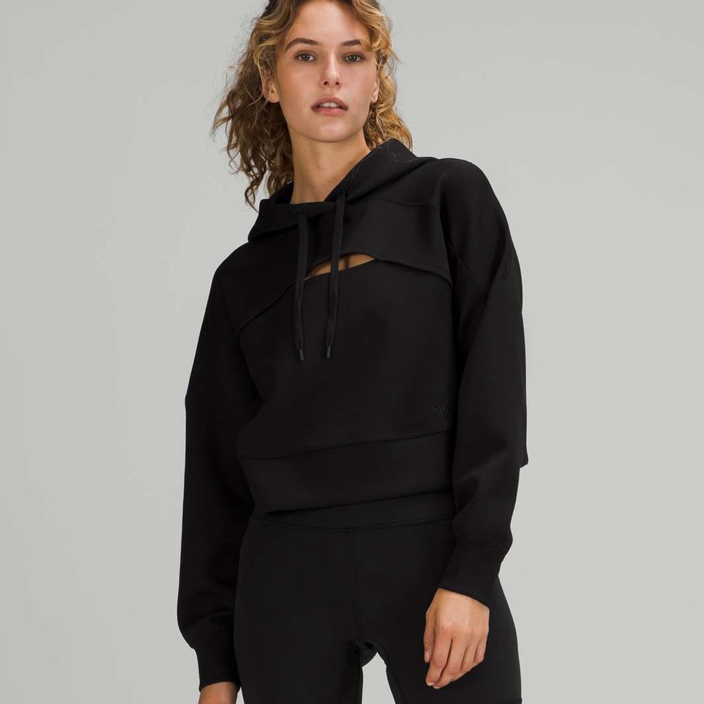 Lululemon Get Centred Crop Hoodie
Black / Black